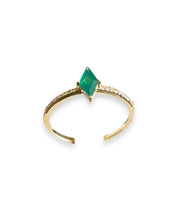 Load image into Gallery viewer, 14KT Yellow Gold Emerald Diamond Cut Round Band
