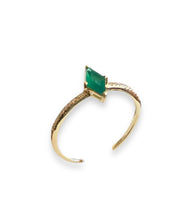 Load image into Gallery viewer, 14KT Yellow Gold Emerald Diamond Cut Round Band
