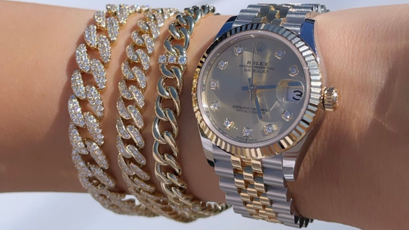 How to Style Gold Jewelry for Every Occasion