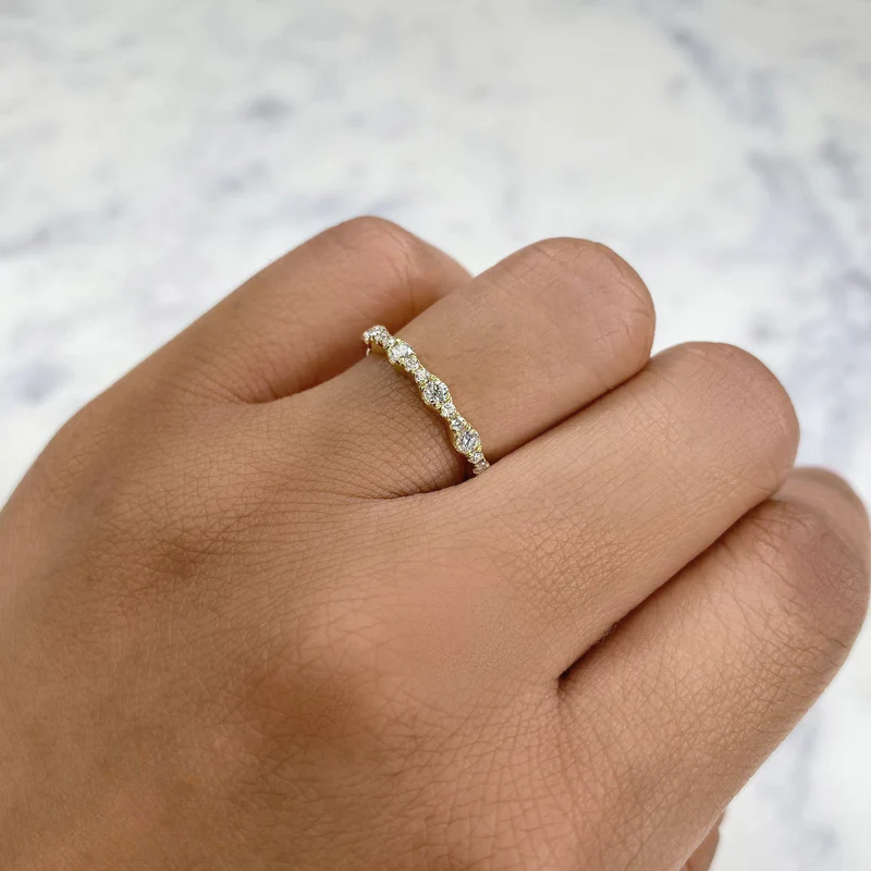 Elegant Scalloped Band